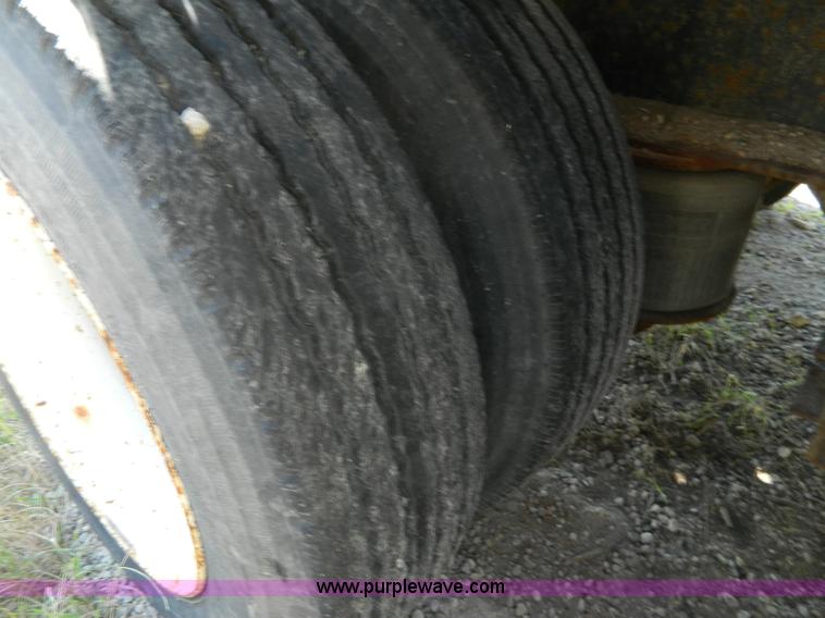 image for item BQ9864 2001 Neville pup trailer