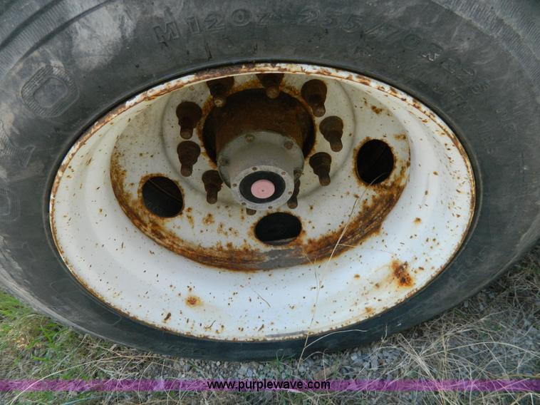 image for item BQ9864 2001 Neville pup trailer