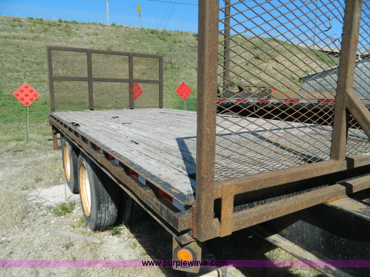 image for item BQ9864 2001 Neville pup trailer
