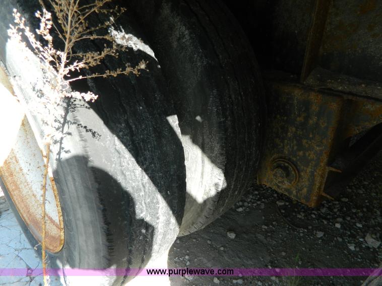 image for item BQ9864 2001 Neville pup trailer