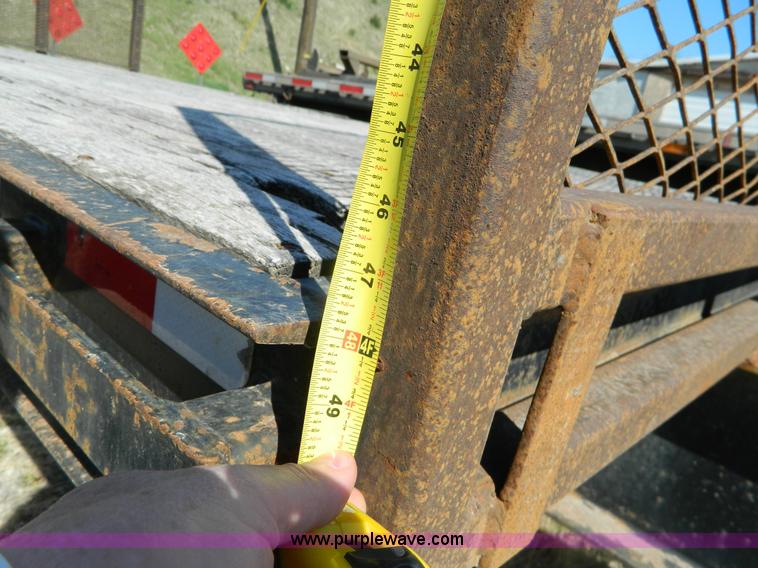 image for item BQ9864 2001 Neville pup trailer