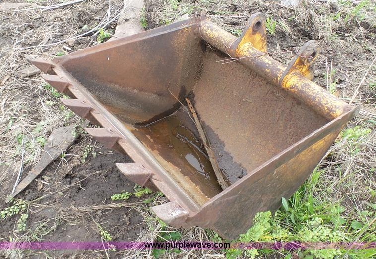 image for item BZ9264 Case 580 backhoe bucket