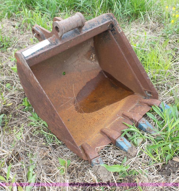 Bobcat backhoe bucket in McLouth, KS Item BZ9266 sold Purple Wave