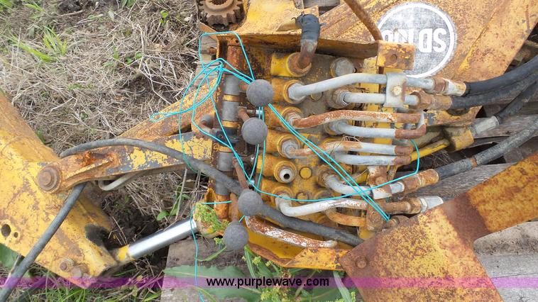 image for item BZ9267 Case Davis SD100 backhoe attachment