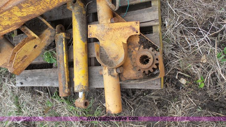 image for item BZ9267 Case Davis SD100 backhoe attachment