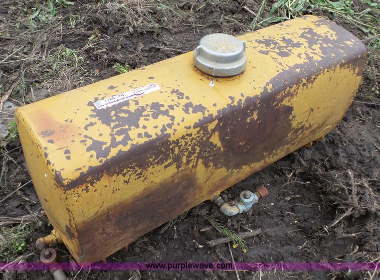 image for item BZ9271 Caterpillar D4 dozer fuel tank