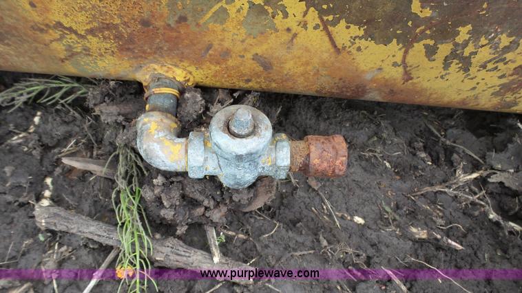 image for item BZ9271 Caterpillar D4 dozer fuel tank