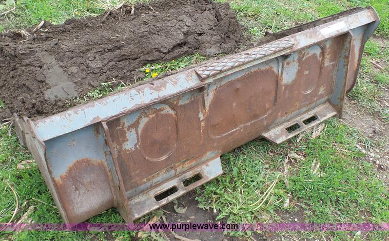 image for item BZ9272 Skid steer bucket