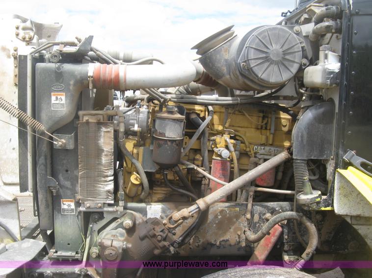 image for item J2806 2002 Peterbilt 385 semi truck