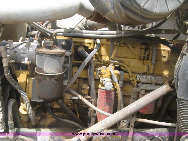 image for item J2806 2002 Peterbilt 385 semi truck