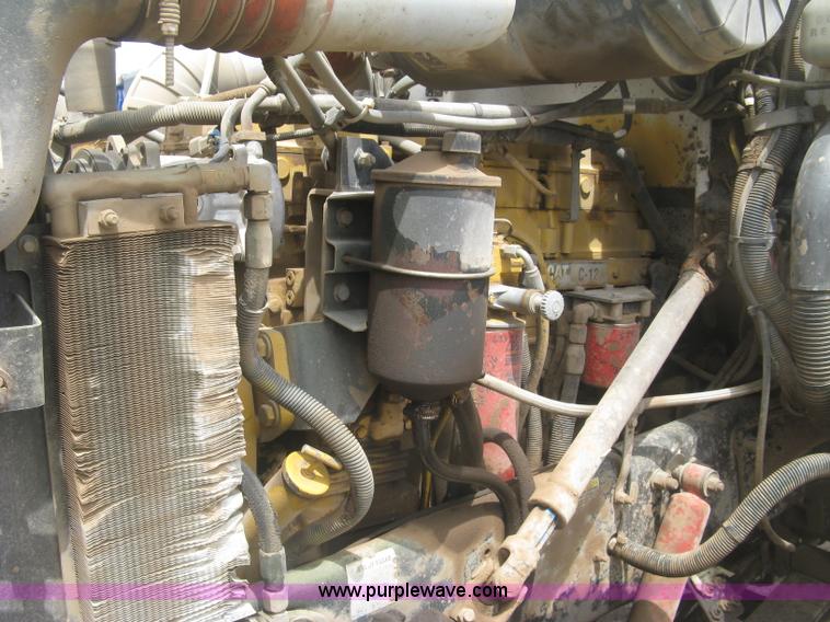 image for item J2806 2002 Peterbilt 385 semi truck