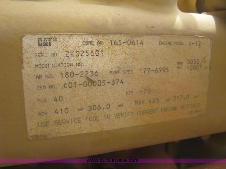 image for item J2806 2002 Peterbilt 385 semi truck