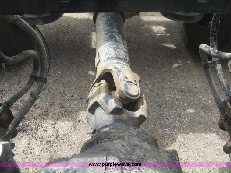 image for item J2806 2002 Peterbilt 385 semi truck