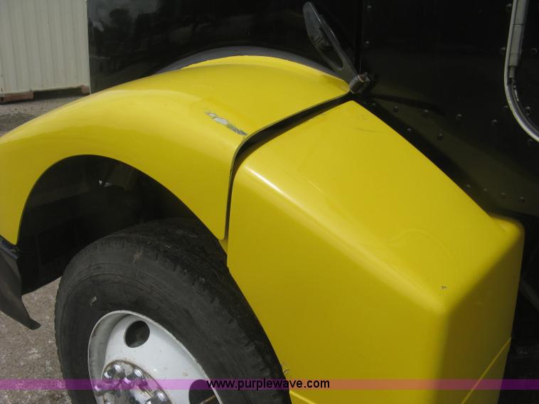 image for item J2806 2002 Peterbilt 385 semi truck