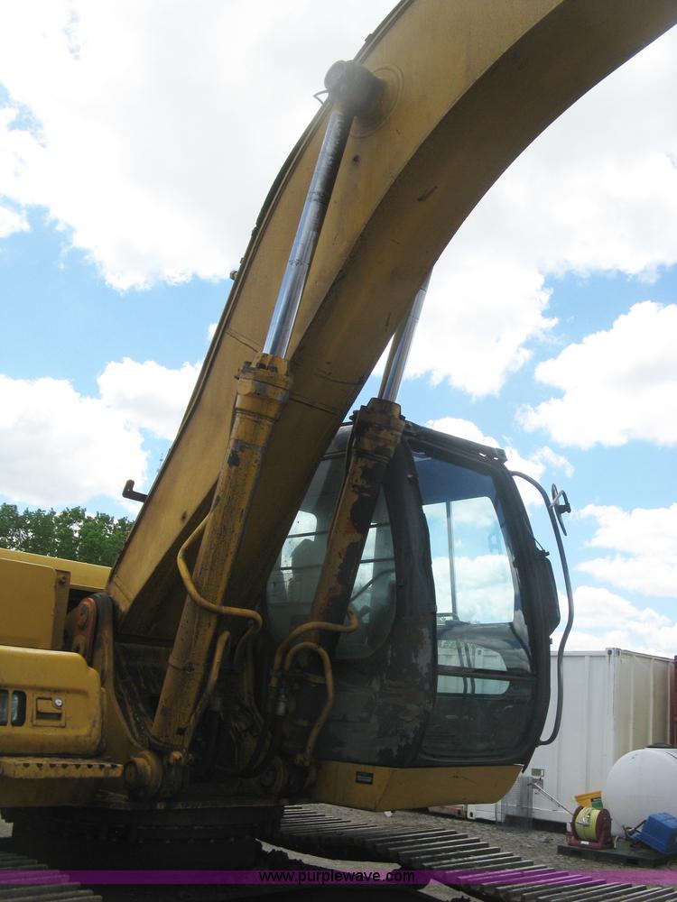 image for item J2815 2003 John Deere 270C LC excavator