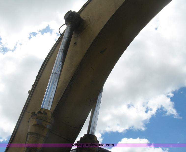 image for item J2815 2003 John Deere 270C LC excavator