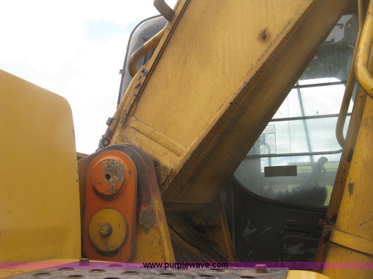 image for item J2815 2003 John Deere 270C LC excavator