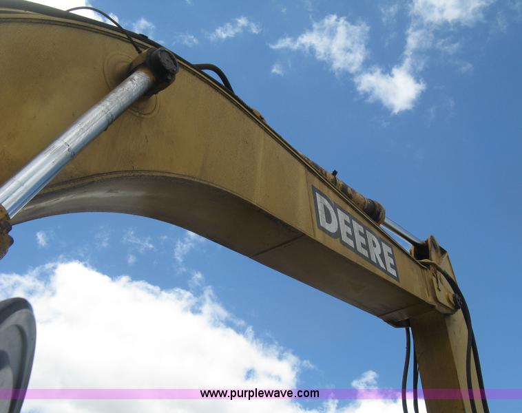 image for item J2815 2003 John Deere 270C LC excavator