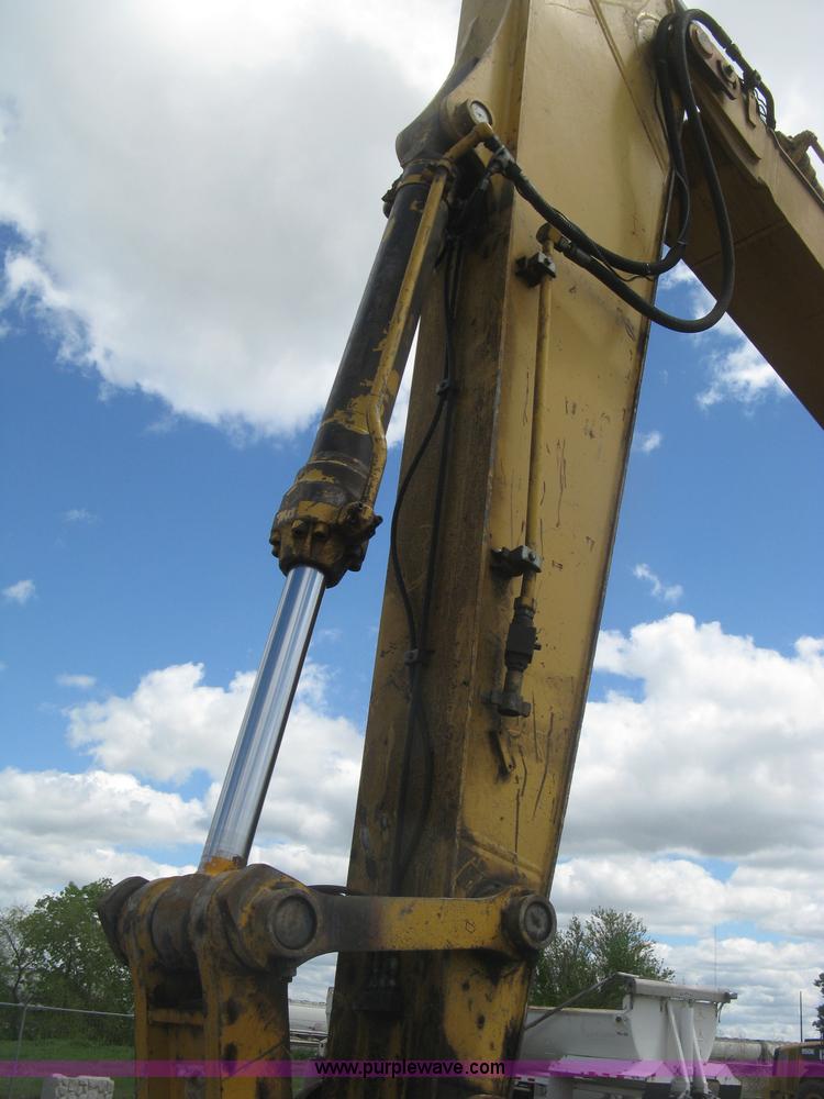 image for item J2815 2003 John Deere 270C LC excavator