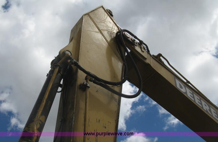 image for item J2815 2003 John Deere 270C LC excavator