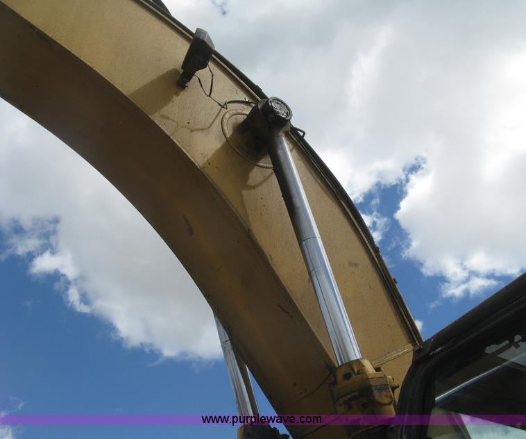 image for item J2815 2003 John Deere 270C LC excavator