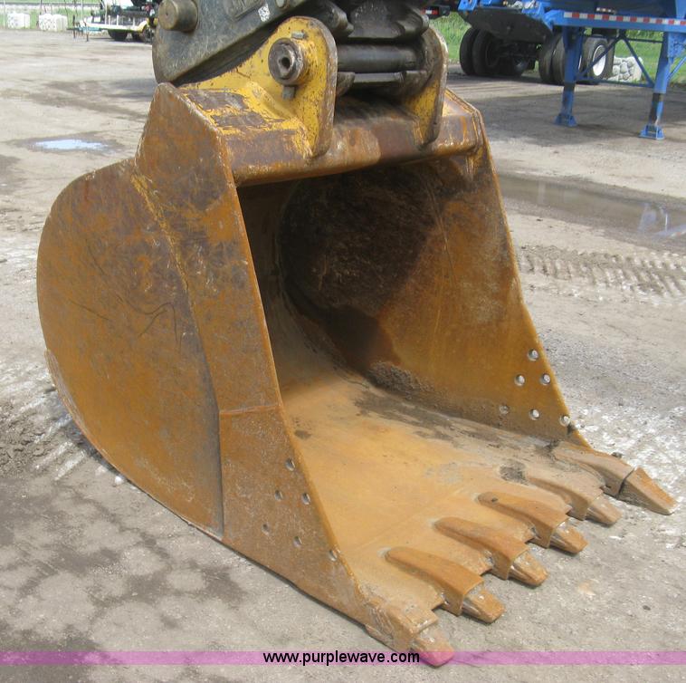 image for item J2815 2003 John Deere 270C LC excavator