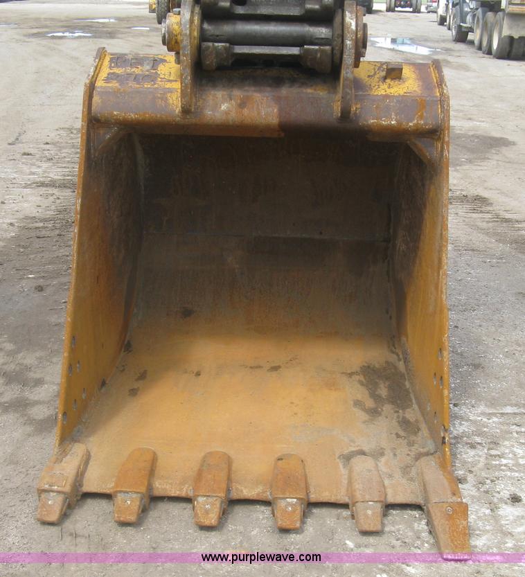 image for item J2815 2003 John Deere 270C LC excavator