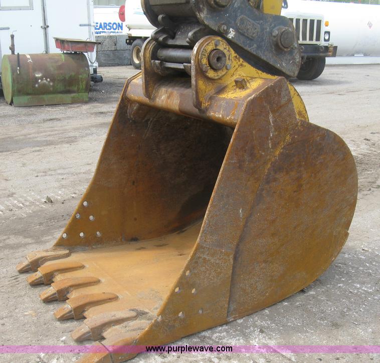 image for item J2815 2003 John Deere 270C LC excavator