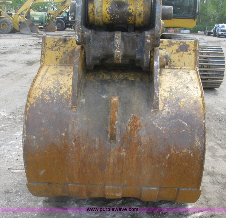 image for item J2815 2003 John Deere 270C LC excavator