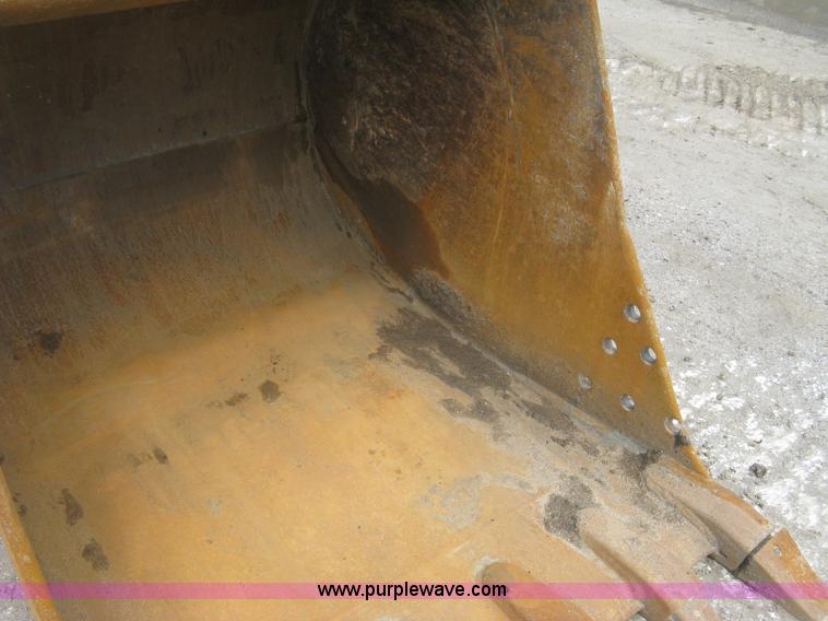 image for item J2815 2003 John Deere 270C LC excavator