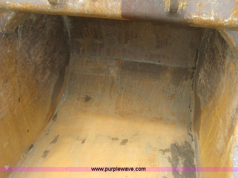 image for item J2815 2003 John Deere 270C LC excavator