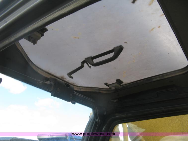 image for item J2815 2003 John Deere 270C LC excavator