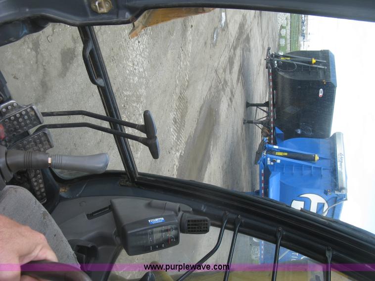 image for item J2815 2003 John Deere 270C LC excavator