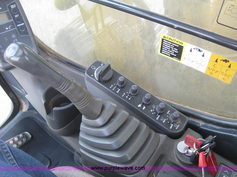 image for item J2815 2003 John Deere 270C LC excavator