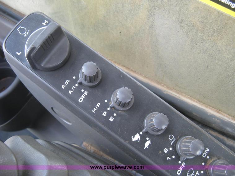 image for item J2815 2003 John Deere 270C LC excavator