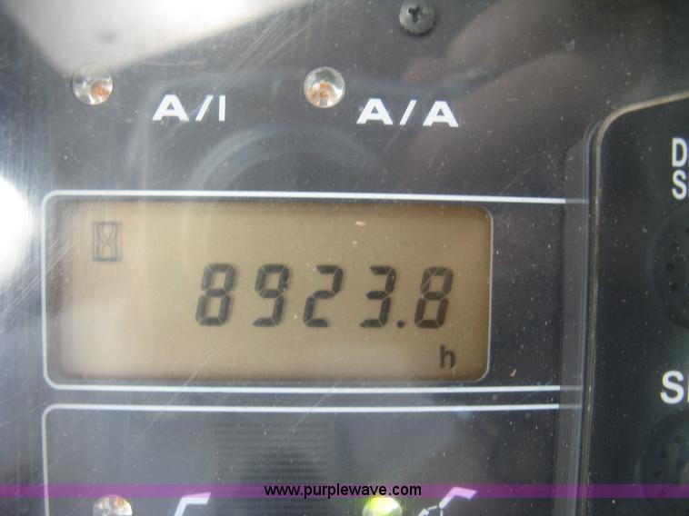 image for item J2815 2003 John Deere 270C LC excavator