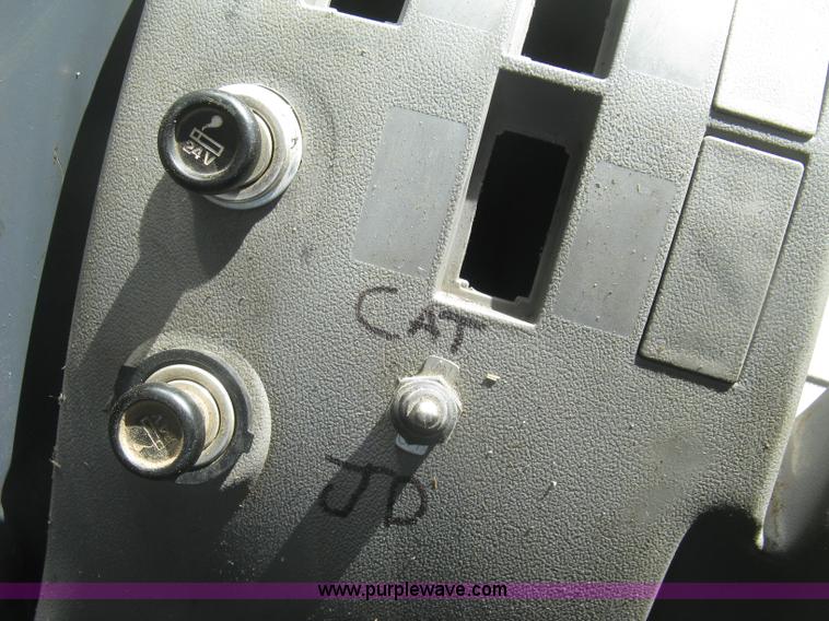 image for item J2815 2003 John Deere 270C LC excavator