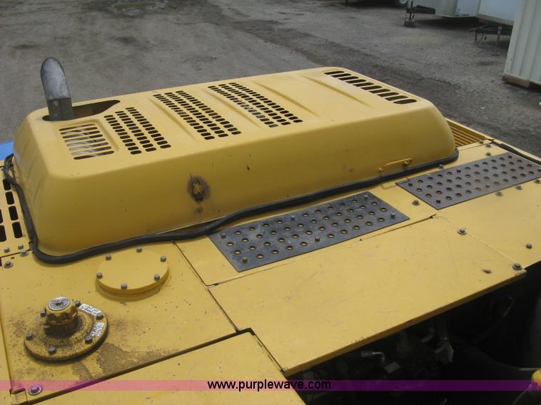 image for item J2815 2003 John Deere 270C LC excavator