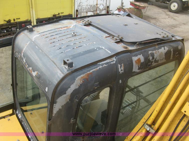 image for item J2815 2003 John Deere 270C LC excavator