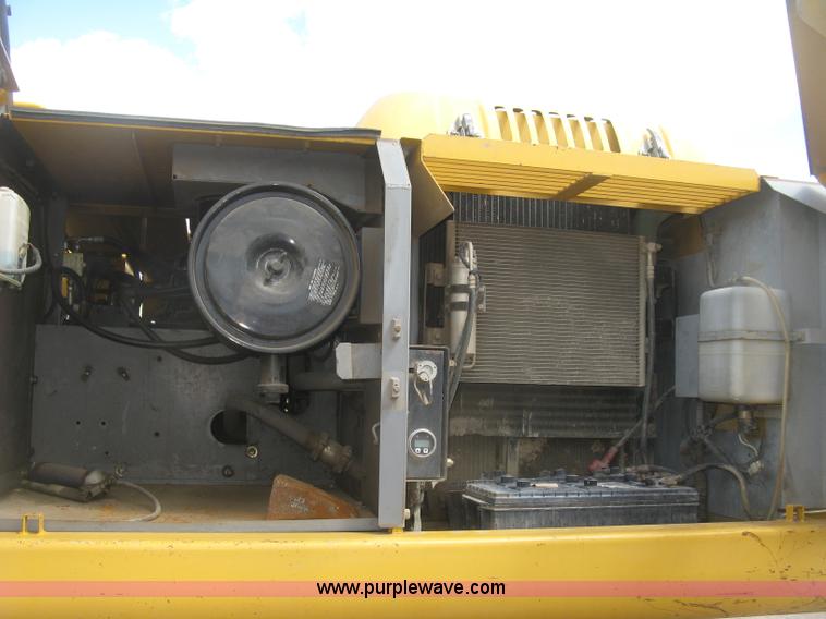 image for item J2815 2003 John Deere 270C LC excavator