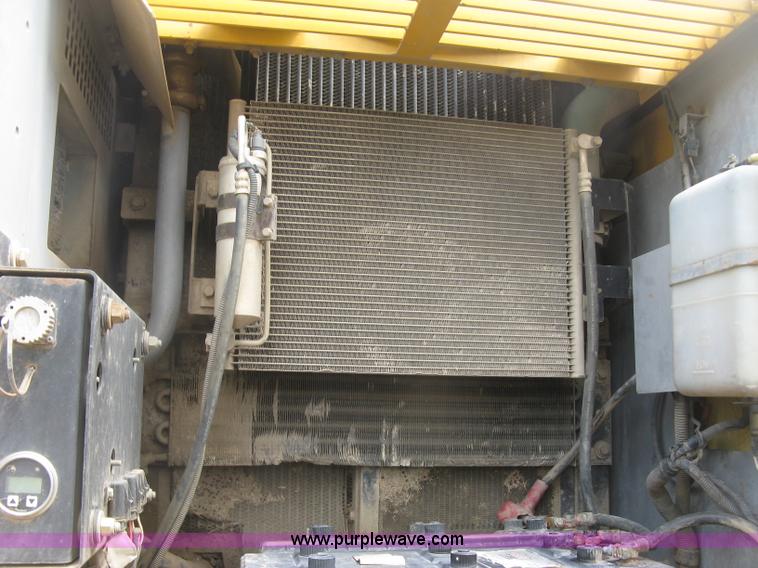 image for item J2815 2003 John Deere 270C LC excavator