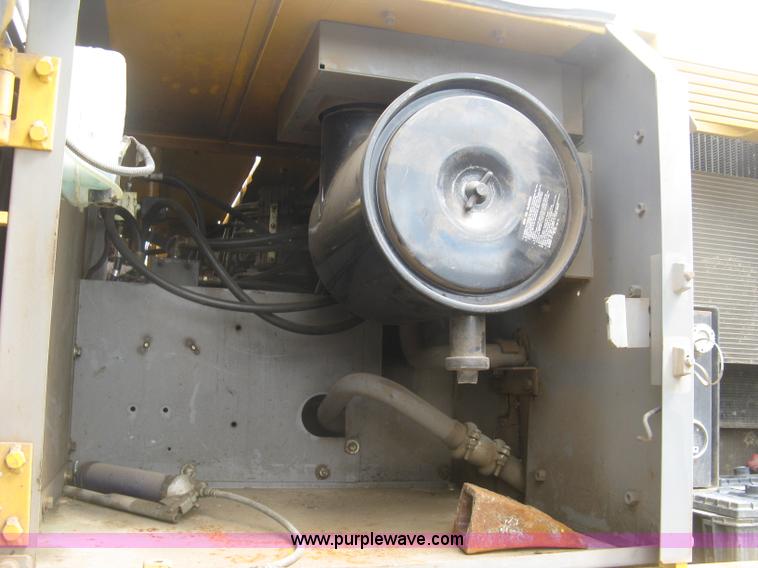 image for item J2815 2003 John Deere 270C LC excavator