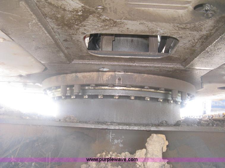 image for item J2815 2003 John Deere 270C LC excavator