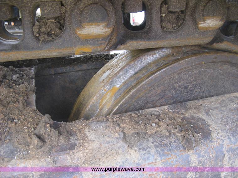 image for item J2815 2003 John Deere 270C LC excavator