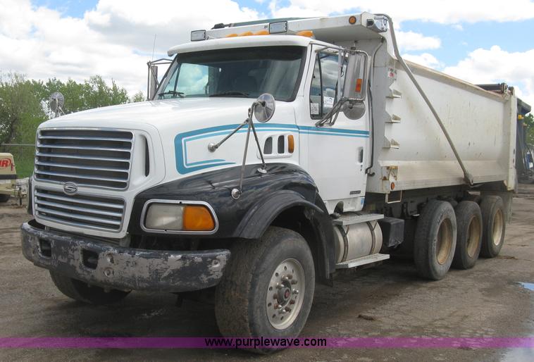 image for item J2816 2000 Sterling L9500 dump truck