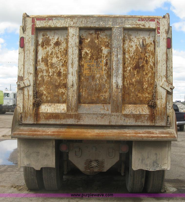 image for item J2816 2000 Sterling L9500 dump truck