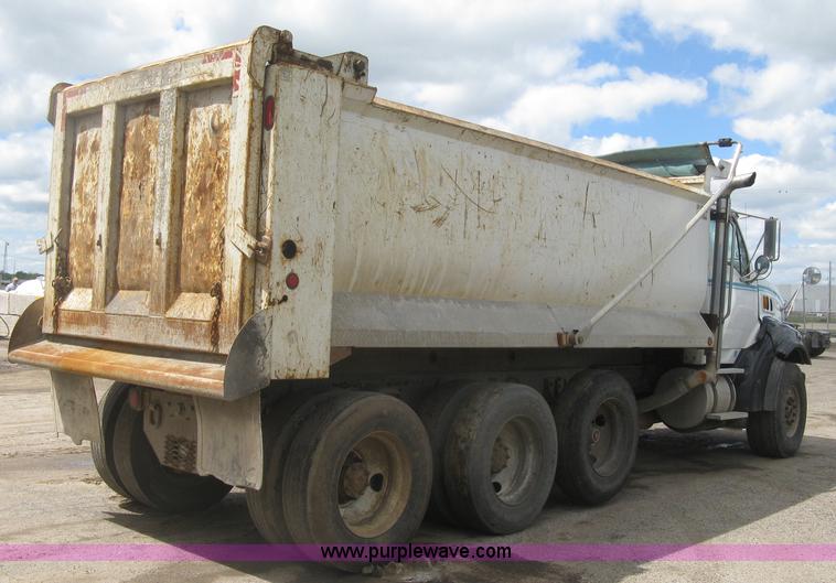 image for item J2816 2000 Sterling L9500 dump truck