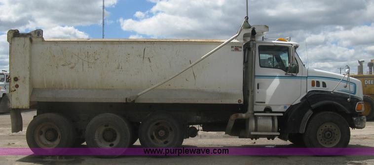 image for item J2816 2000 Sterling L9500 dump truck