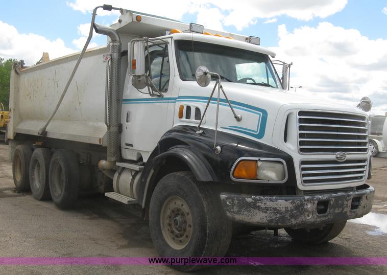 image for item J2816 2000 Sterling L9500 dump truck