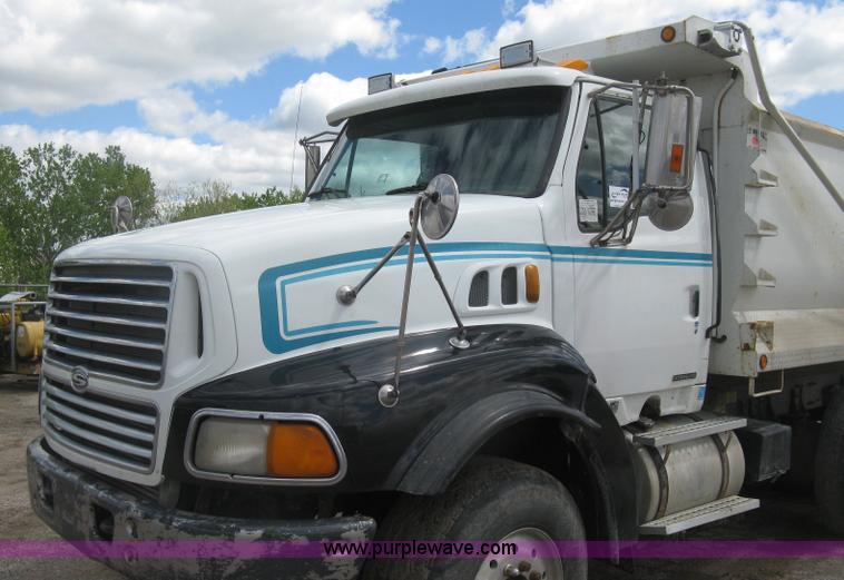 image for item J2816 2000 Sterling L9500 dump truck